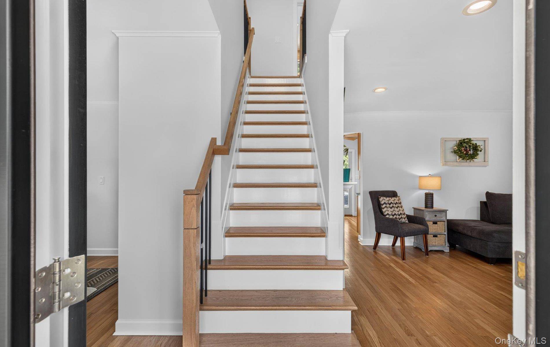 292 N Alleghany AVE, Lindenhurst, NY 11757