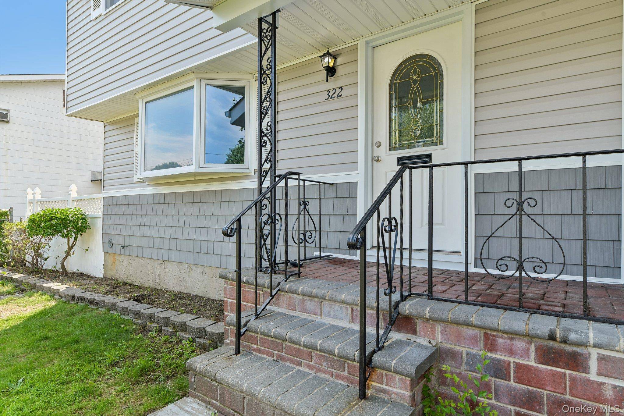 322 Barleau, Brentwood, NY 11717