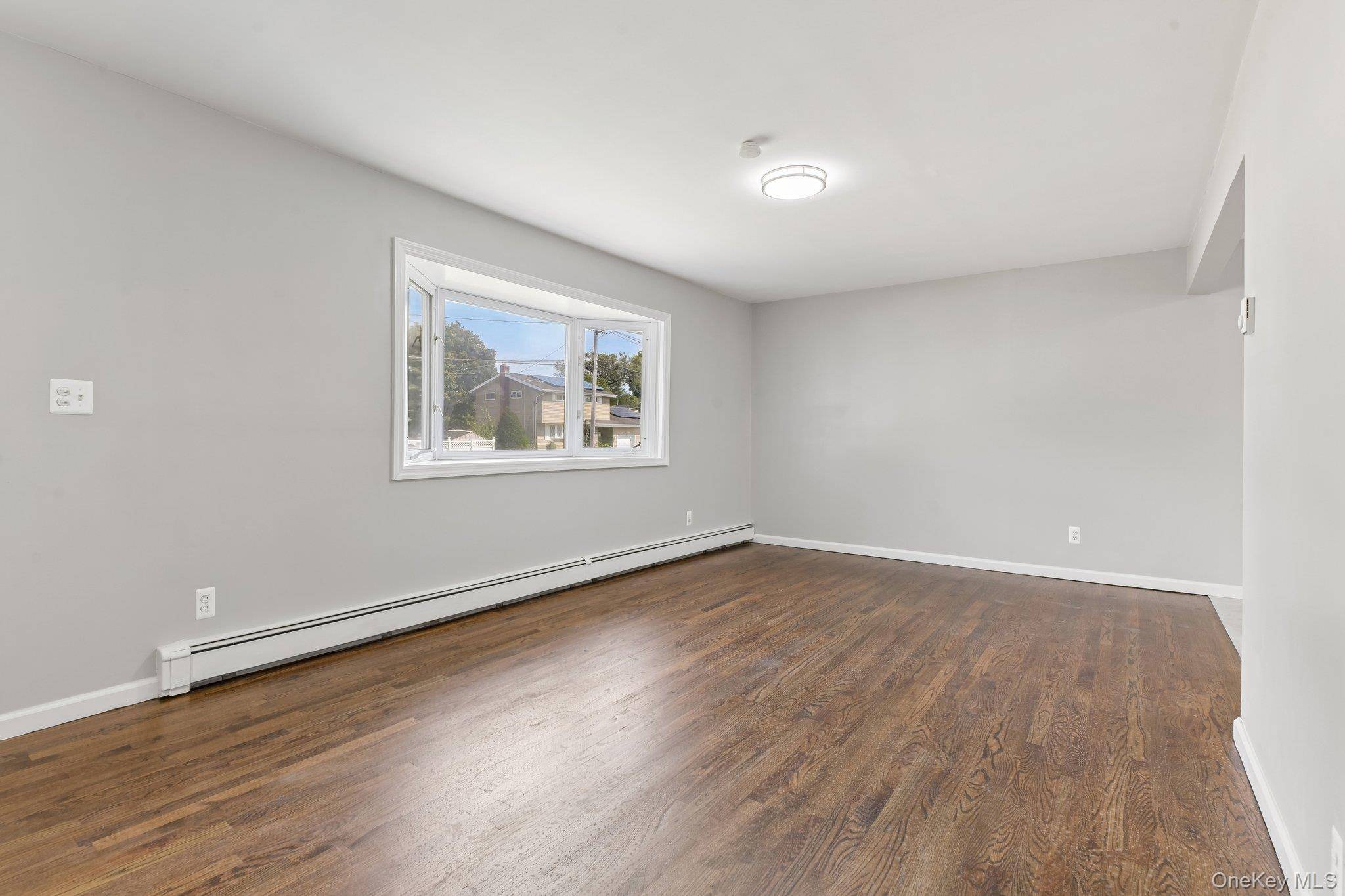 322 Barleau, Brentwood, NY 11717