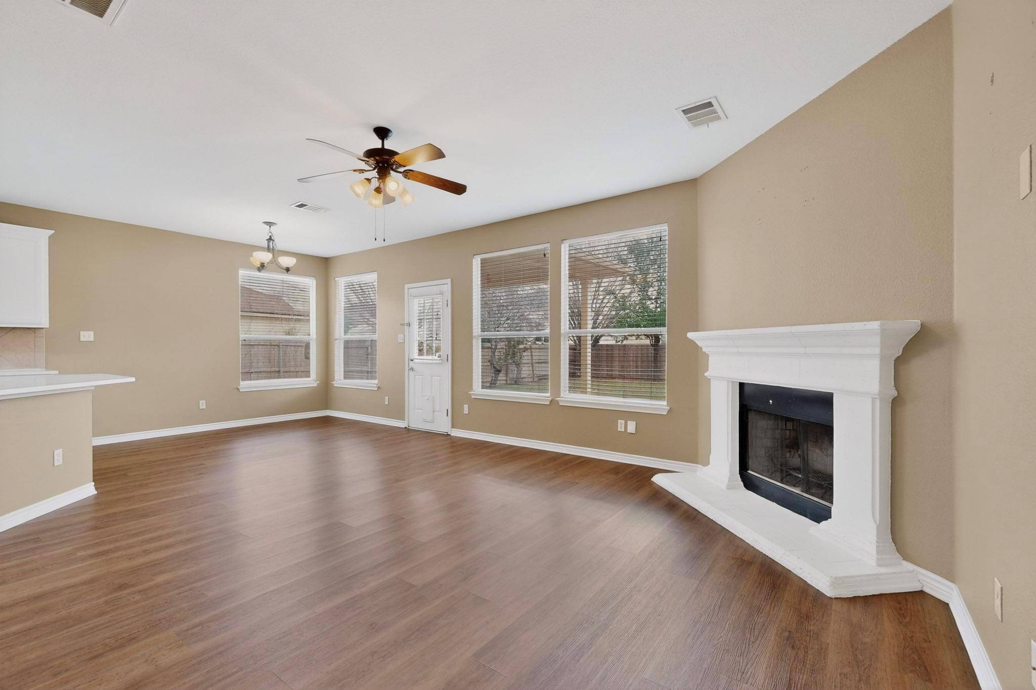 322 Lone Star BLVD, Hutto, TX 78634