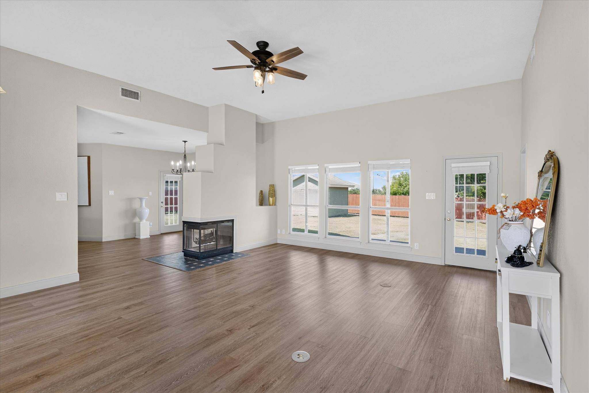 80 Family CIR, Hutto, TX 78634