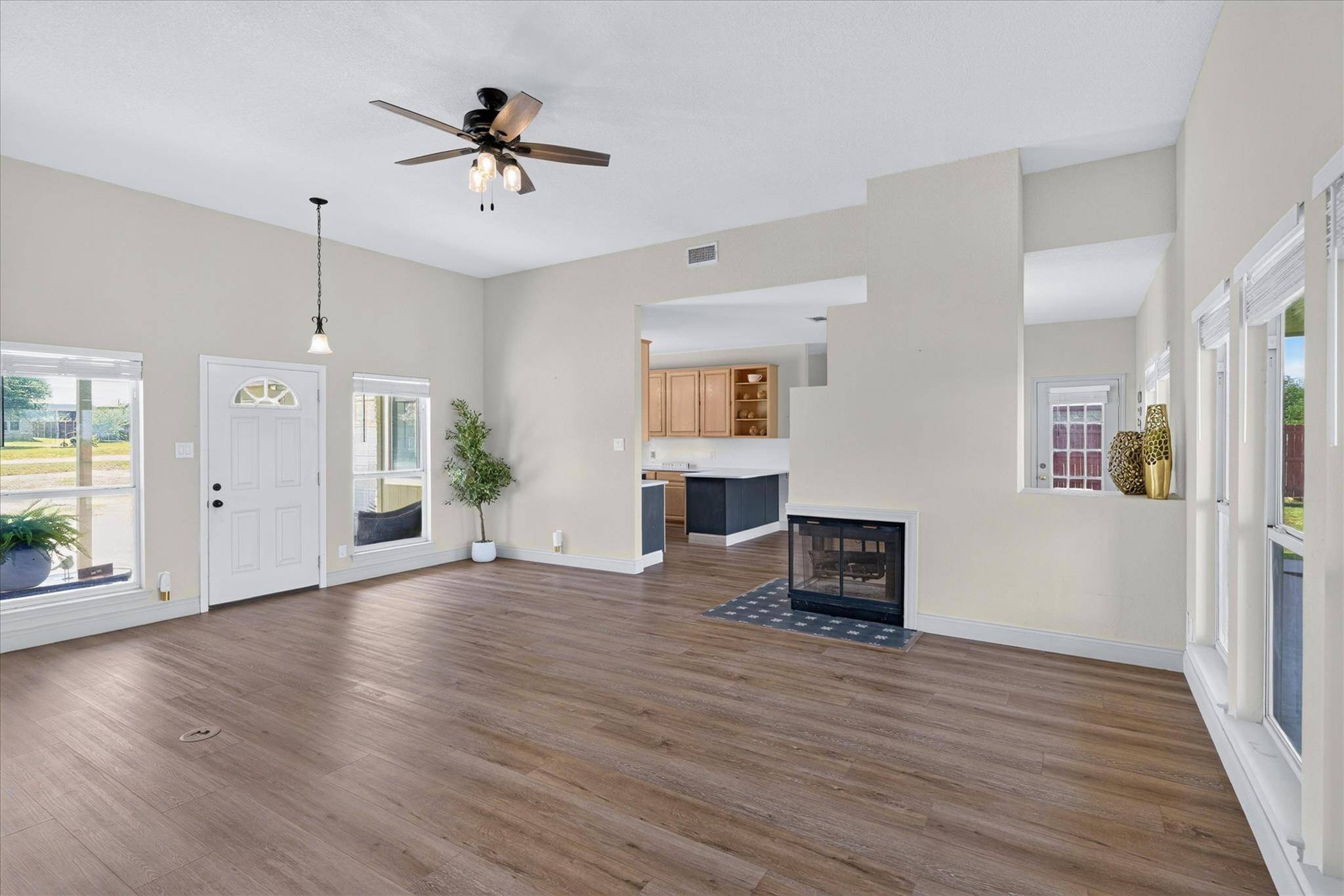 80 Family CIR, Hutto, TX 78634