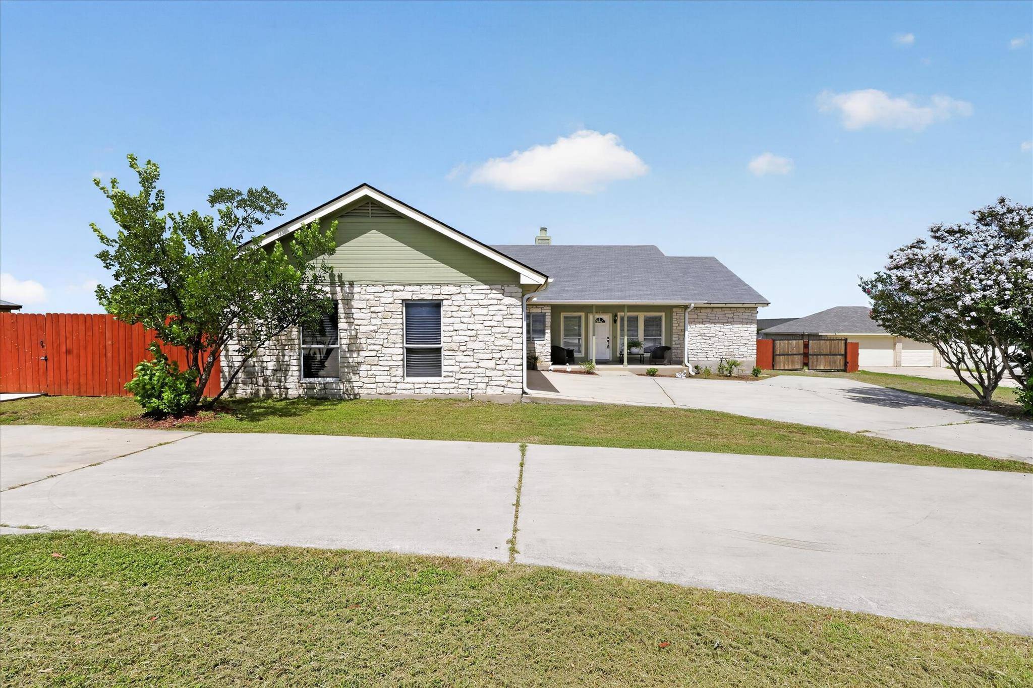 80 Family CIR, Hutto, TX 78634