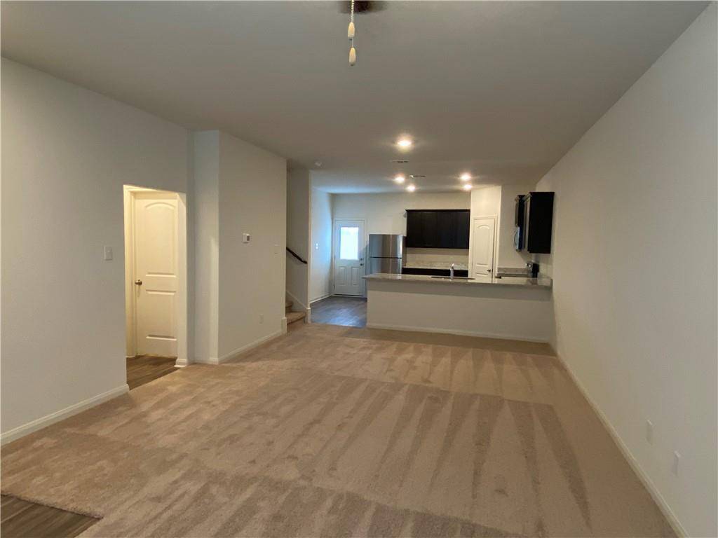 105 Brunswick LN, Jarrell, TX 76537
