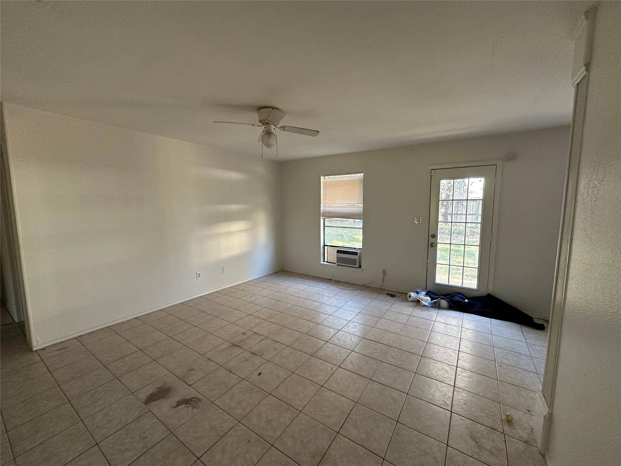 2025 Castle Gate CIR, San Marcos, TX 78666