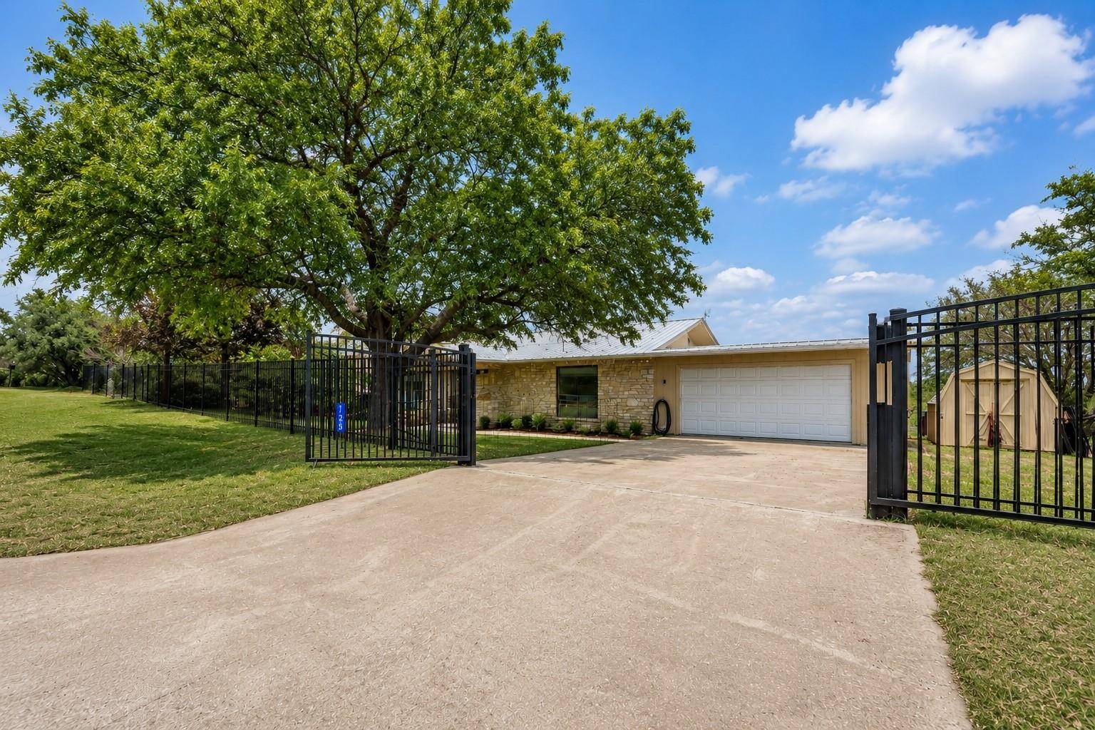 125 Winding WAY, Sunrise Beach, TX 78643