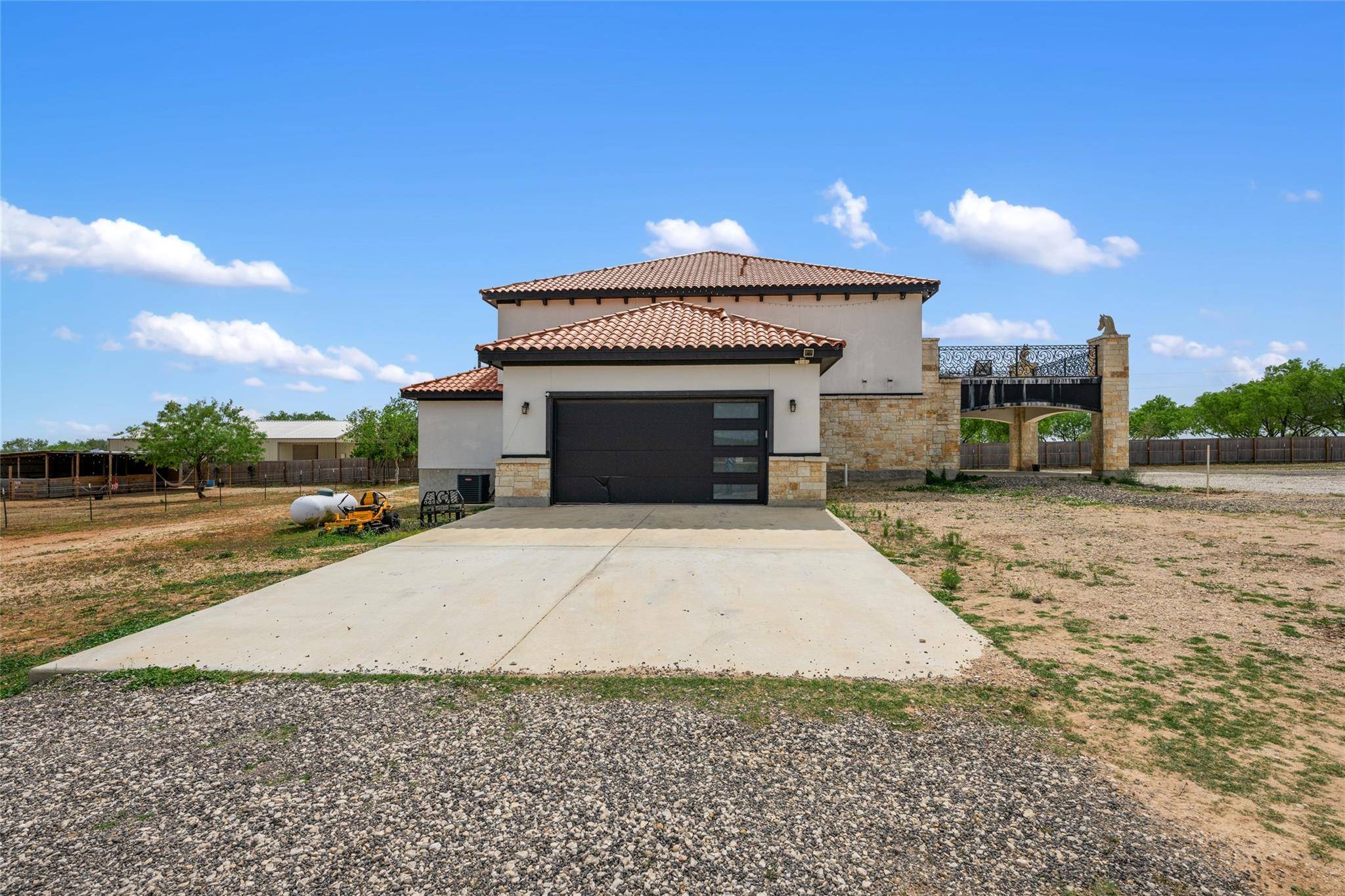 507 Rawhide RD, Seguin, TX 78155