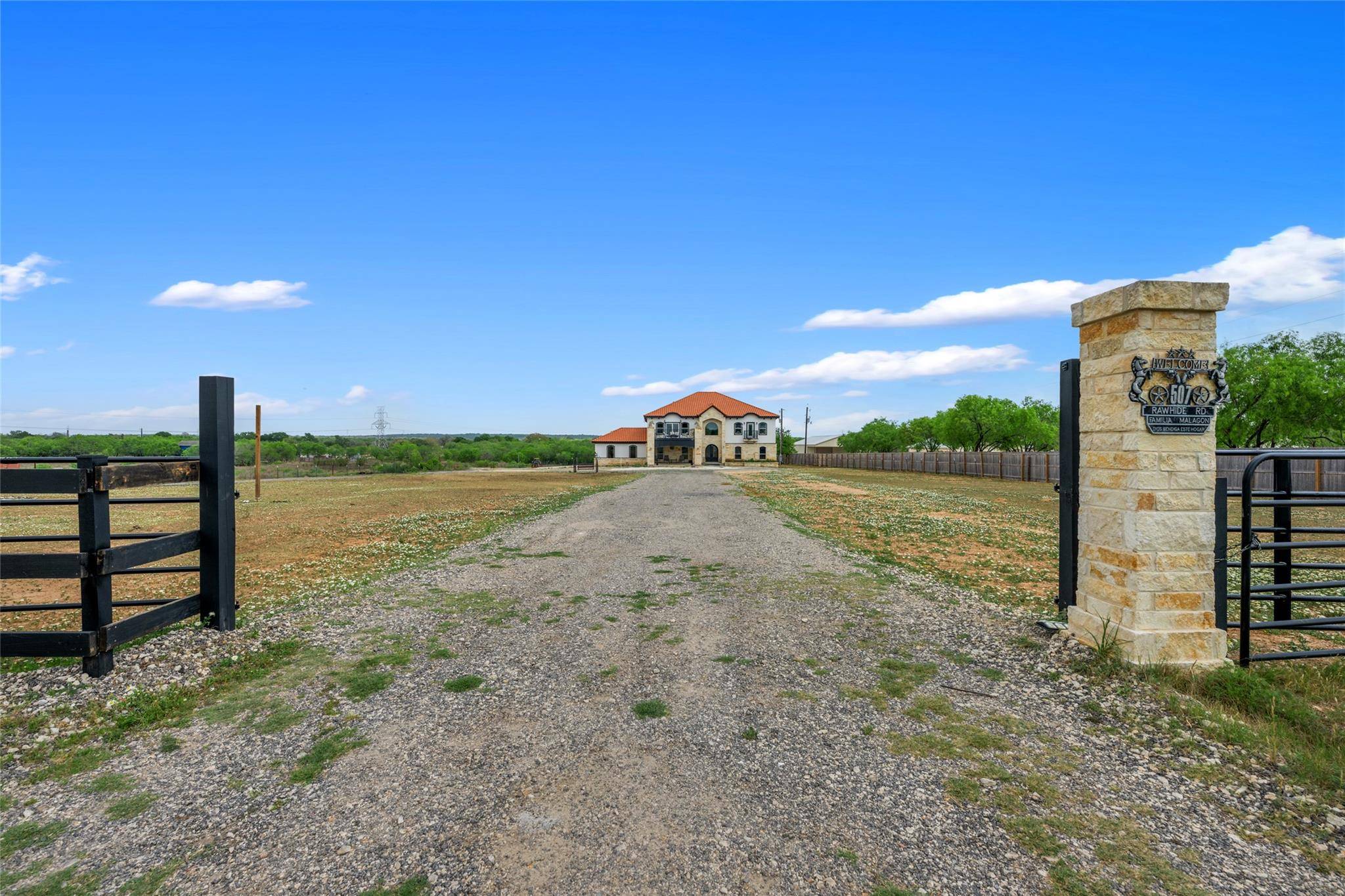 507 Rawhide RD, Seguin, TX 78155