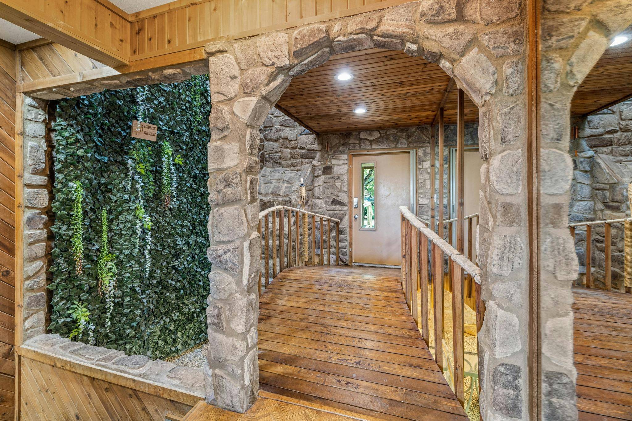 537 Venture BLVD S, Point Venture, TX 78645