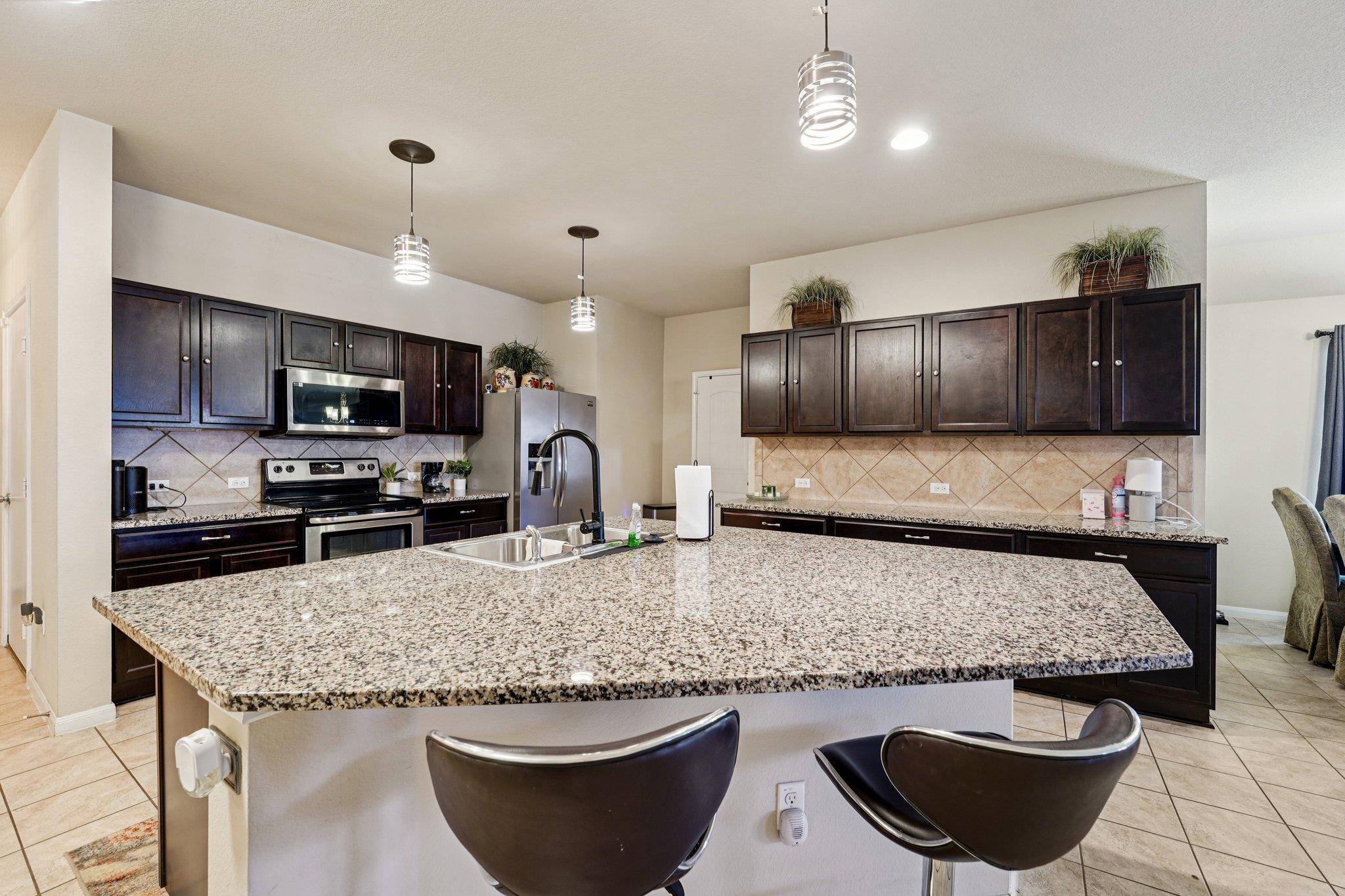 308 Nueces River TRL, Hutto, TX 78634
