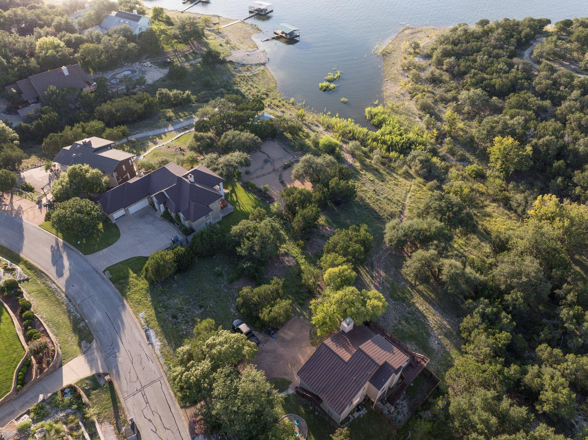 160 Lakefront DR, Point Venture, TX 78645