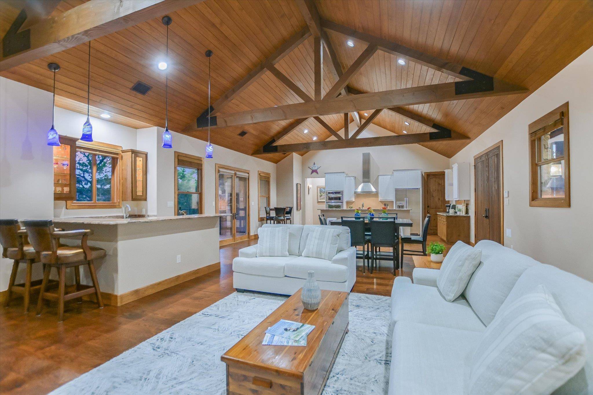 409 Venture BLVD S, Point Venture, TX 78645