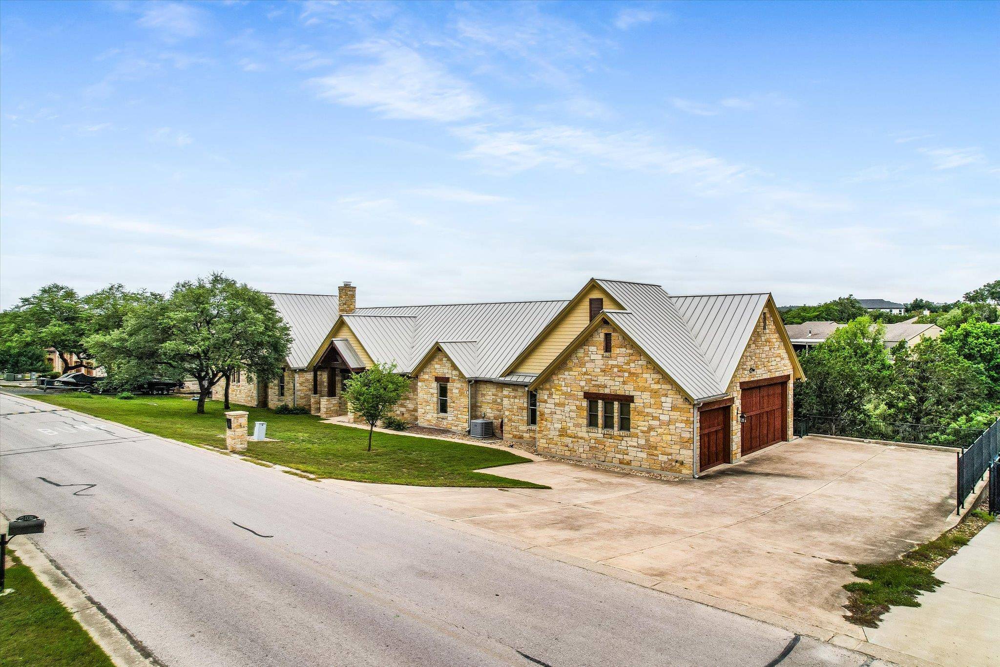 409 Venture BLVD S, Point Venture, TX 78645