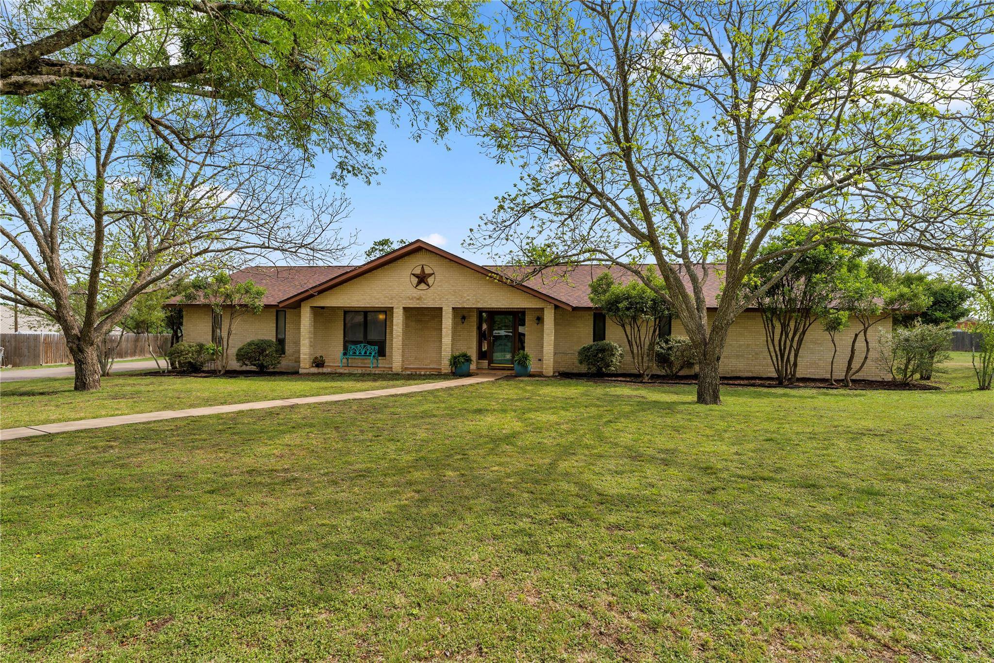 217 Corder LN, Burnet, TX 78611