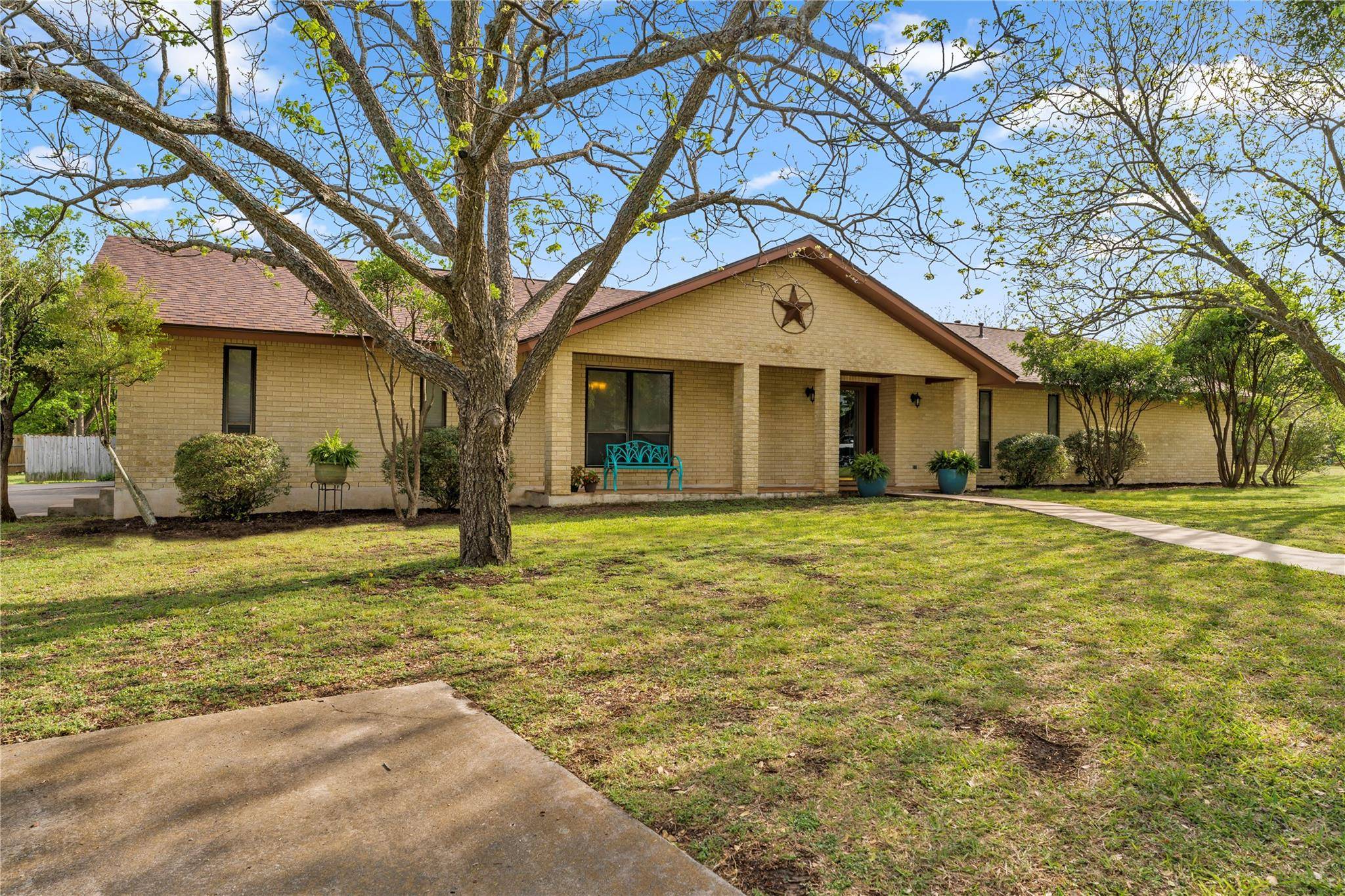 217 Corder LN, Burnet, TX 78611