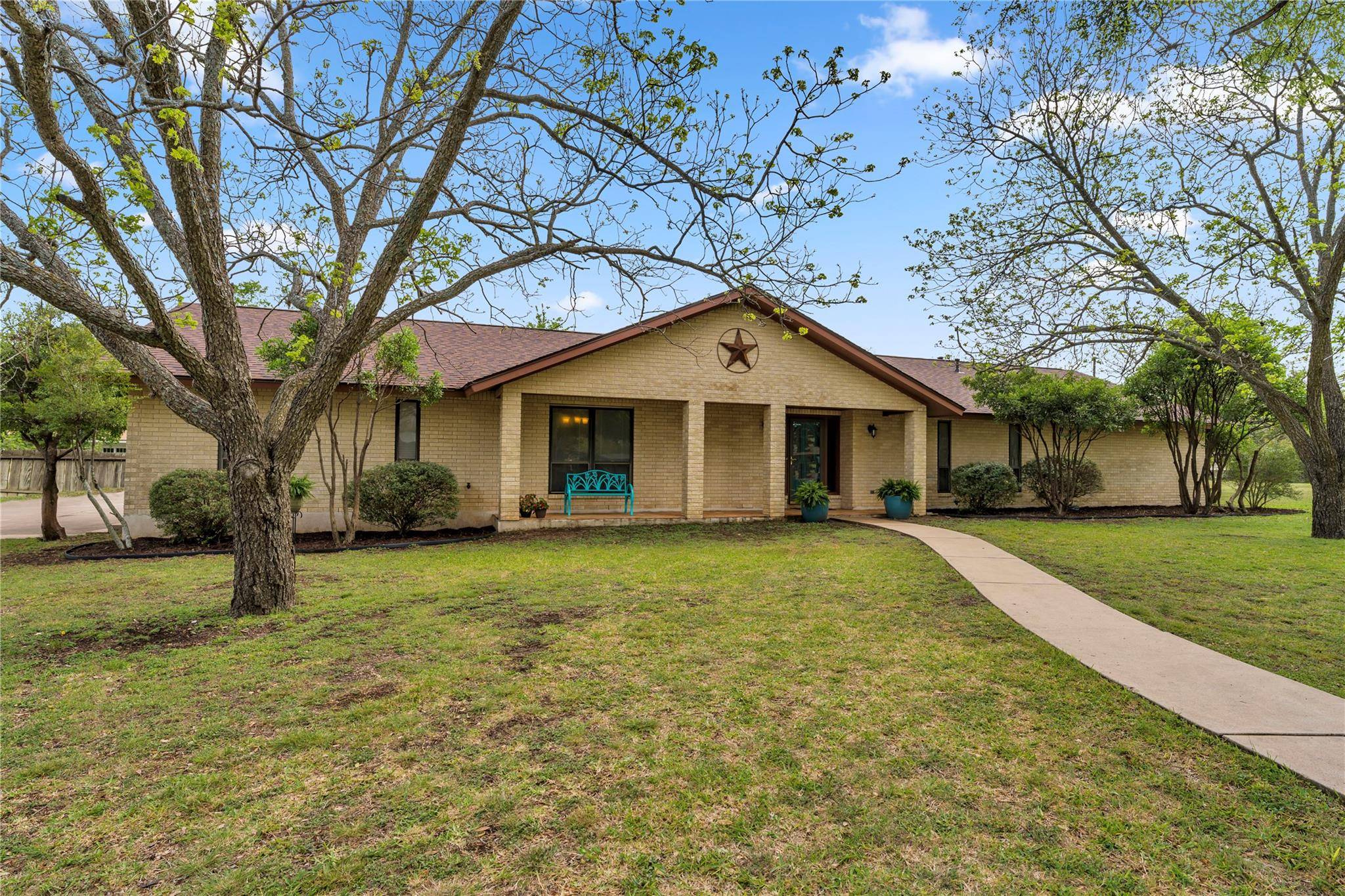 217 Corder LN, Burnet, TX 78611