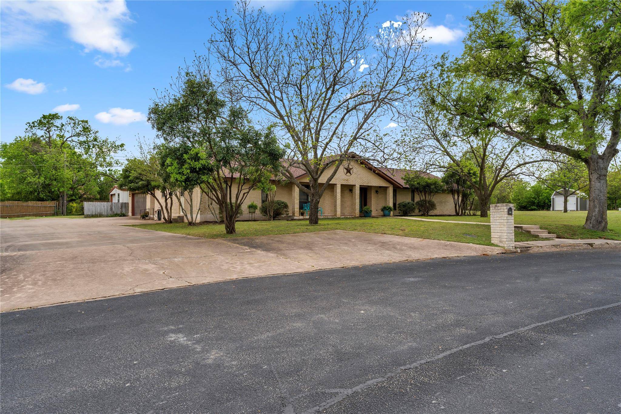 217 Corder LN, Burnet, TX 78611