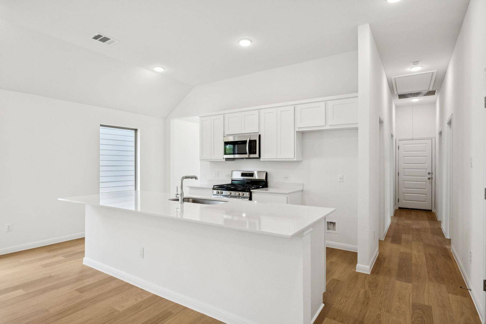 176 Hornet ST, Elgin, TX 78621