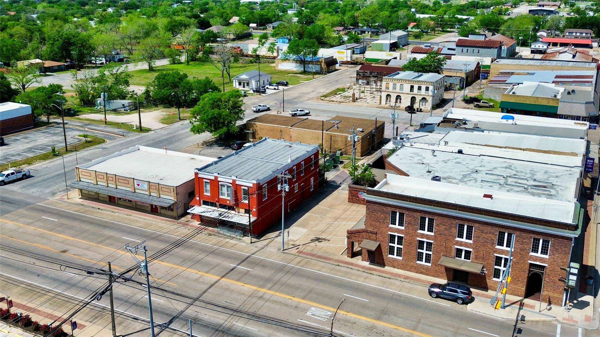 161 S. Main ST, Giddings, TX 78942