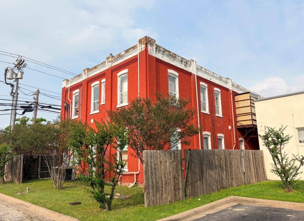 161 S. Main ST, Giddings, TX 78942