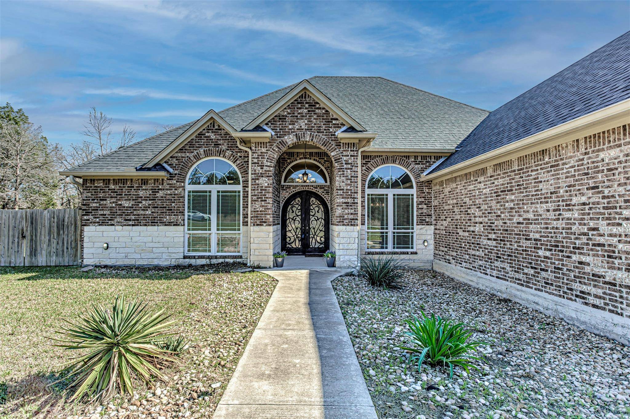 105 Arbors CIR, Elgin, TX 78621
