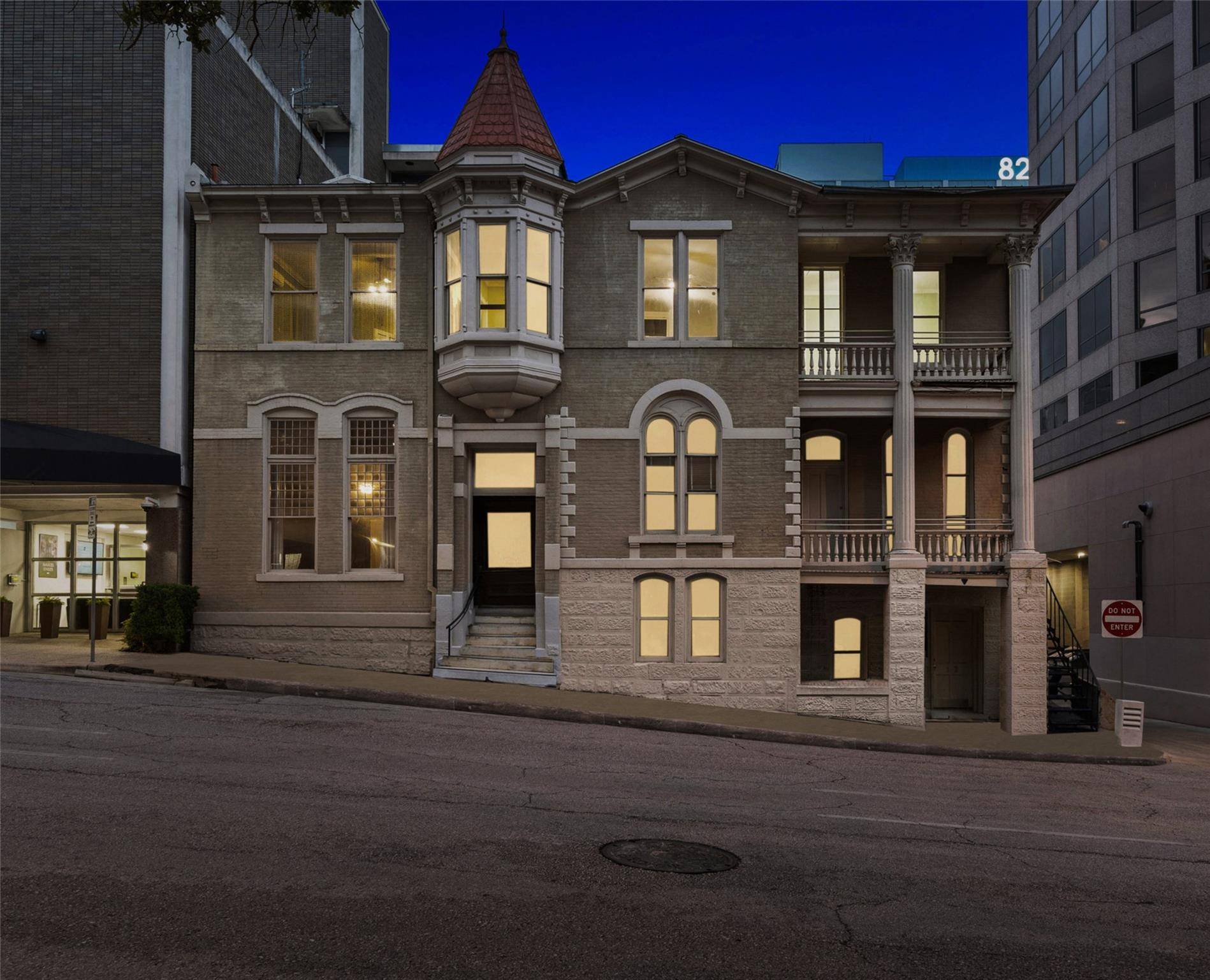 109 E 10th ST, Austin, TX 78701