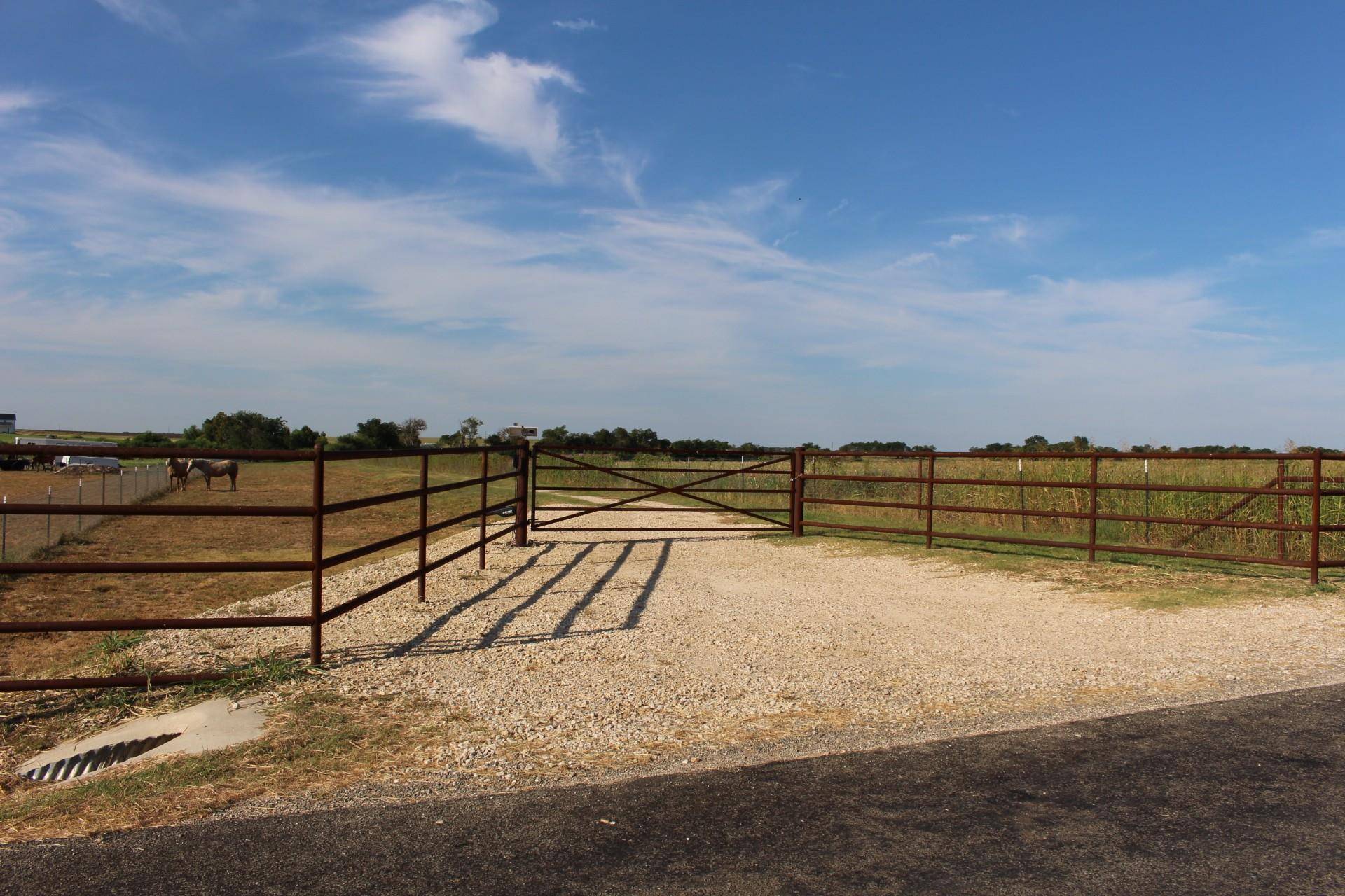 700 County Road 330 RD, Granger, TX 76530