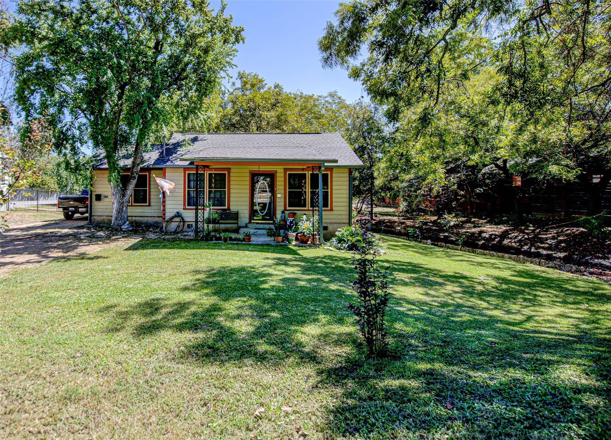 3205 Menchaca RD, Austin, TX 78704