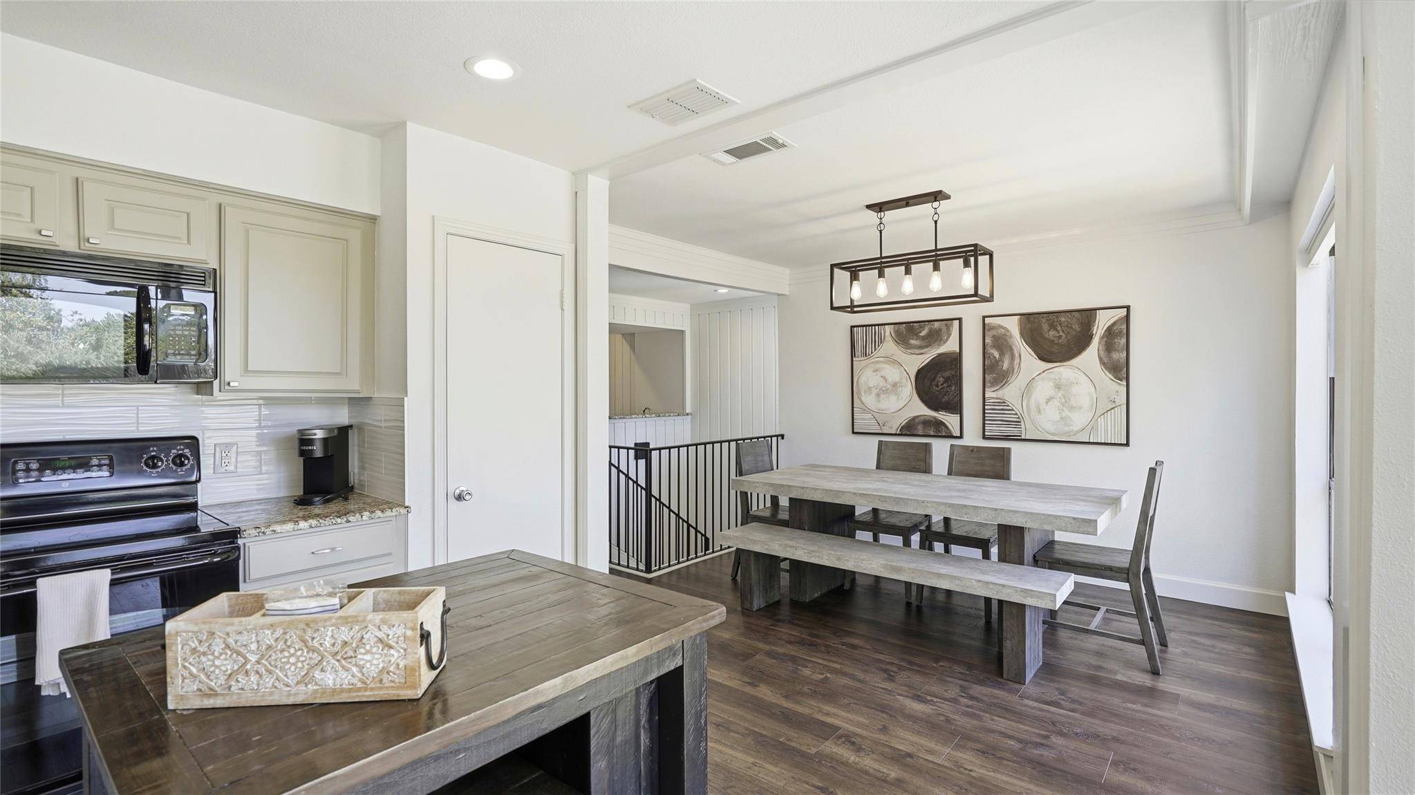 133 World Of Tennis SQ, Lakeway, TX 78738