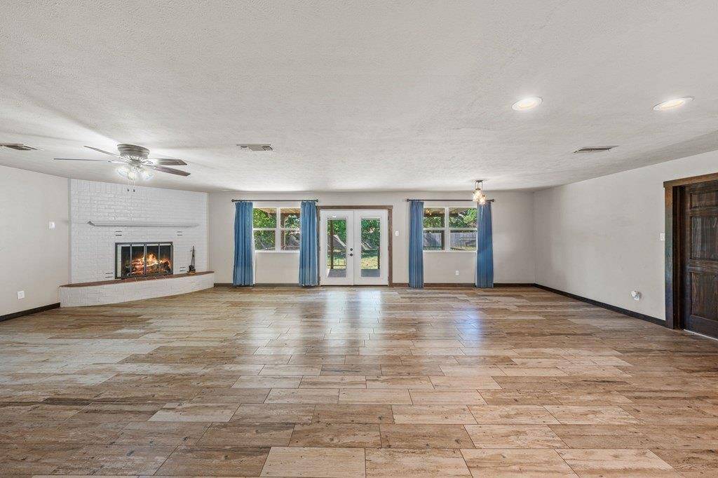 104 Westwood LN, Kerrville, TX 78028