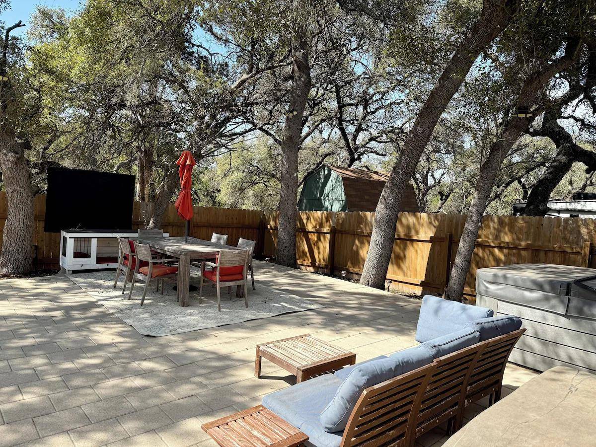 11605 Fitzhugh RD, Austin, TX 78736