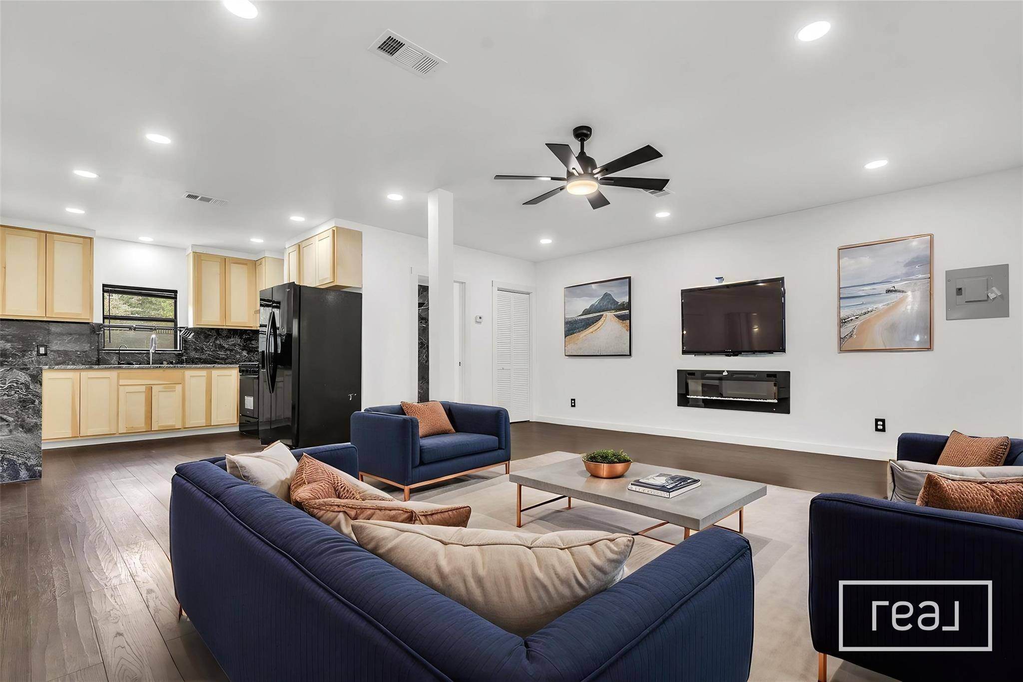 135 Huskey TRL, Paige, TX 78659