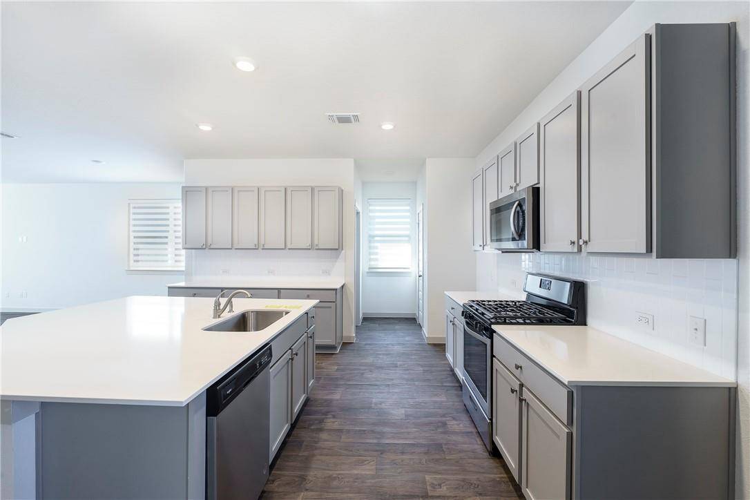128 Big Sandy Creek DR, Hutto, TX 78634