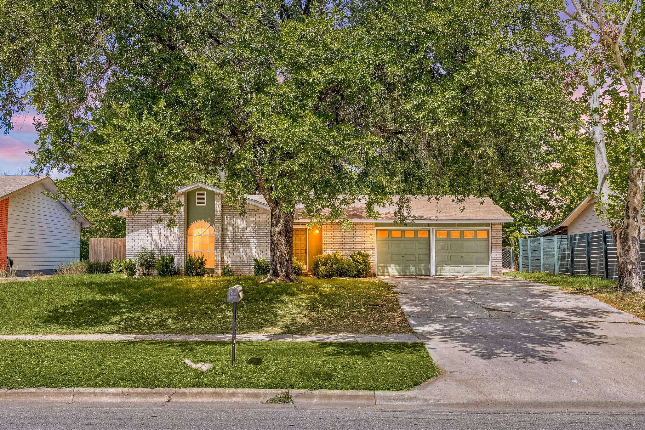 2412 E Stassney LN, Austin, TX 78744