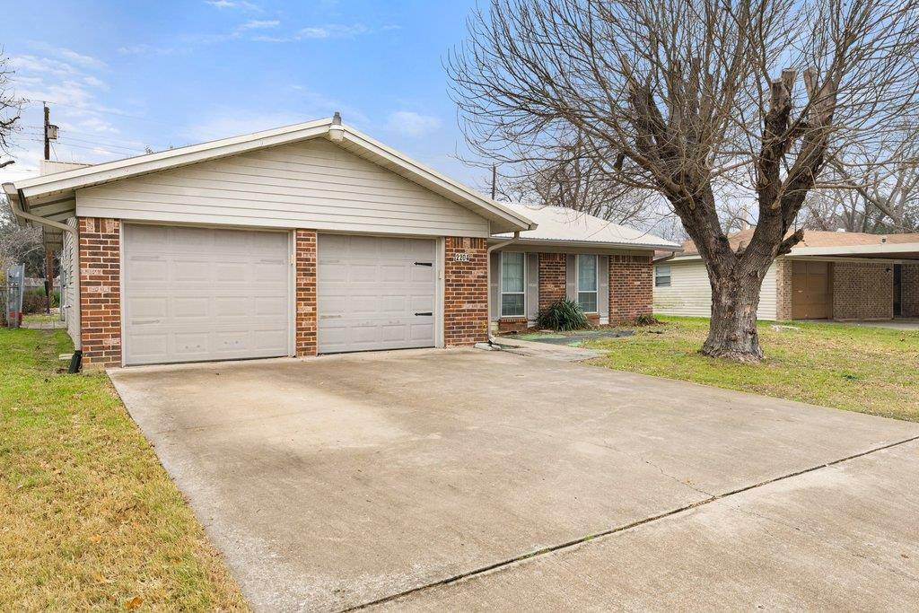 2204 Smith Ave, Taylor, TX 76574
