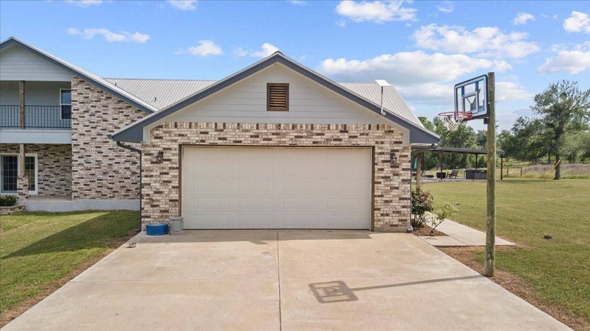 1883 Watterson RD, Red Rock, TX 78662