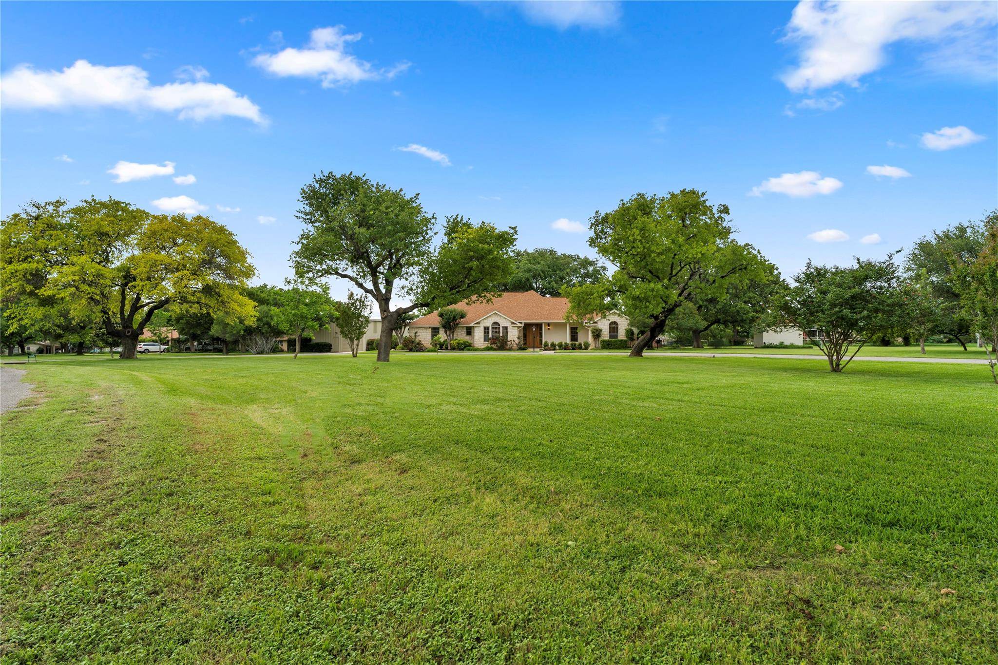 406 Ancient Oaks DR, Marble Falls, TX 78654