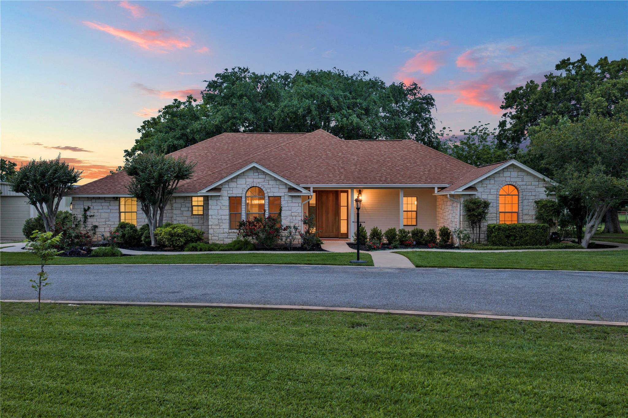 406 Ancient Oaks DR, Marble Falls, TX 78654