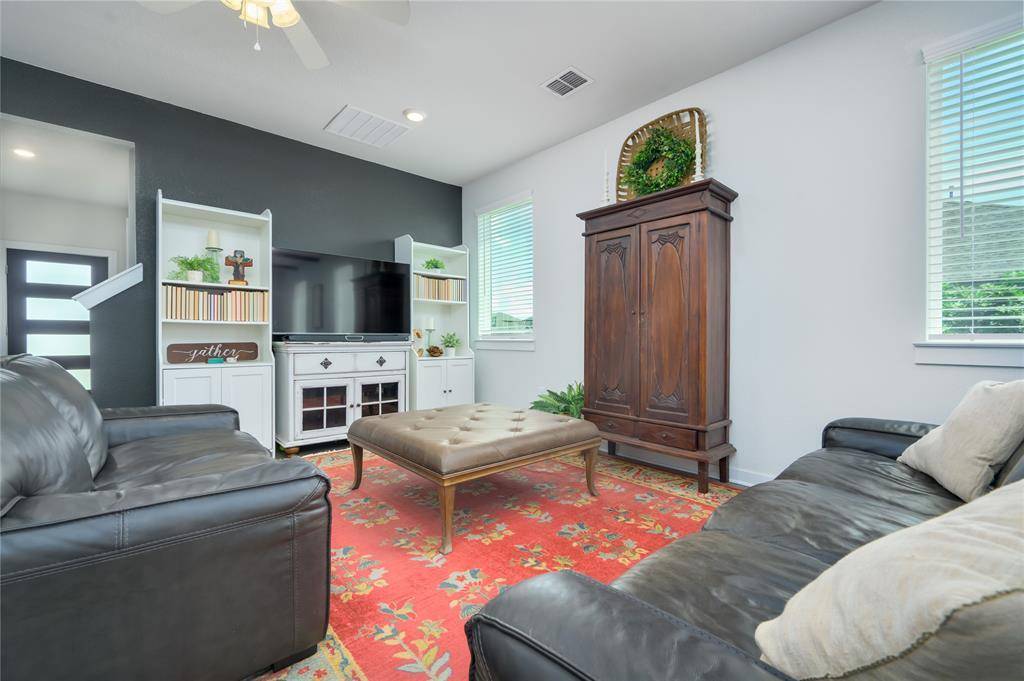 208 Garner DR, Kyle, TX 78640