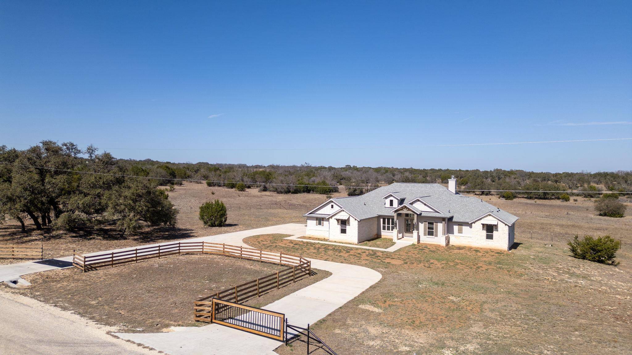 103 Buck Rabbit RD, Briggs, TX 78608