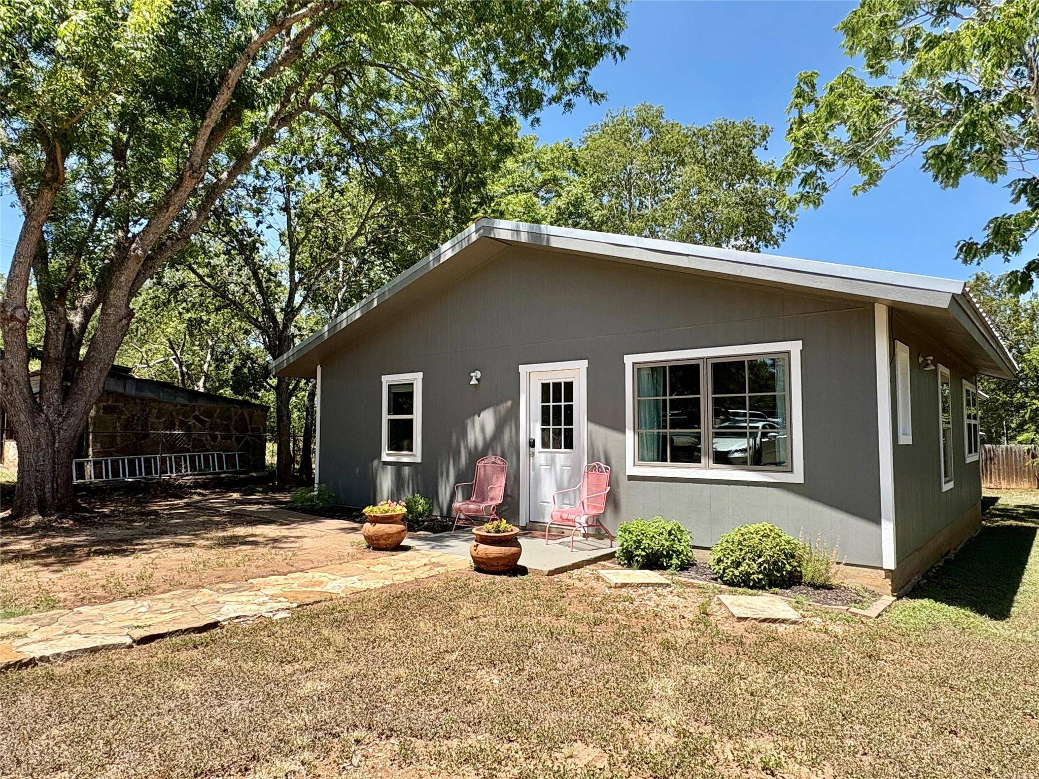 503 E Bluebonnet LN, Johnson City, TX 78636