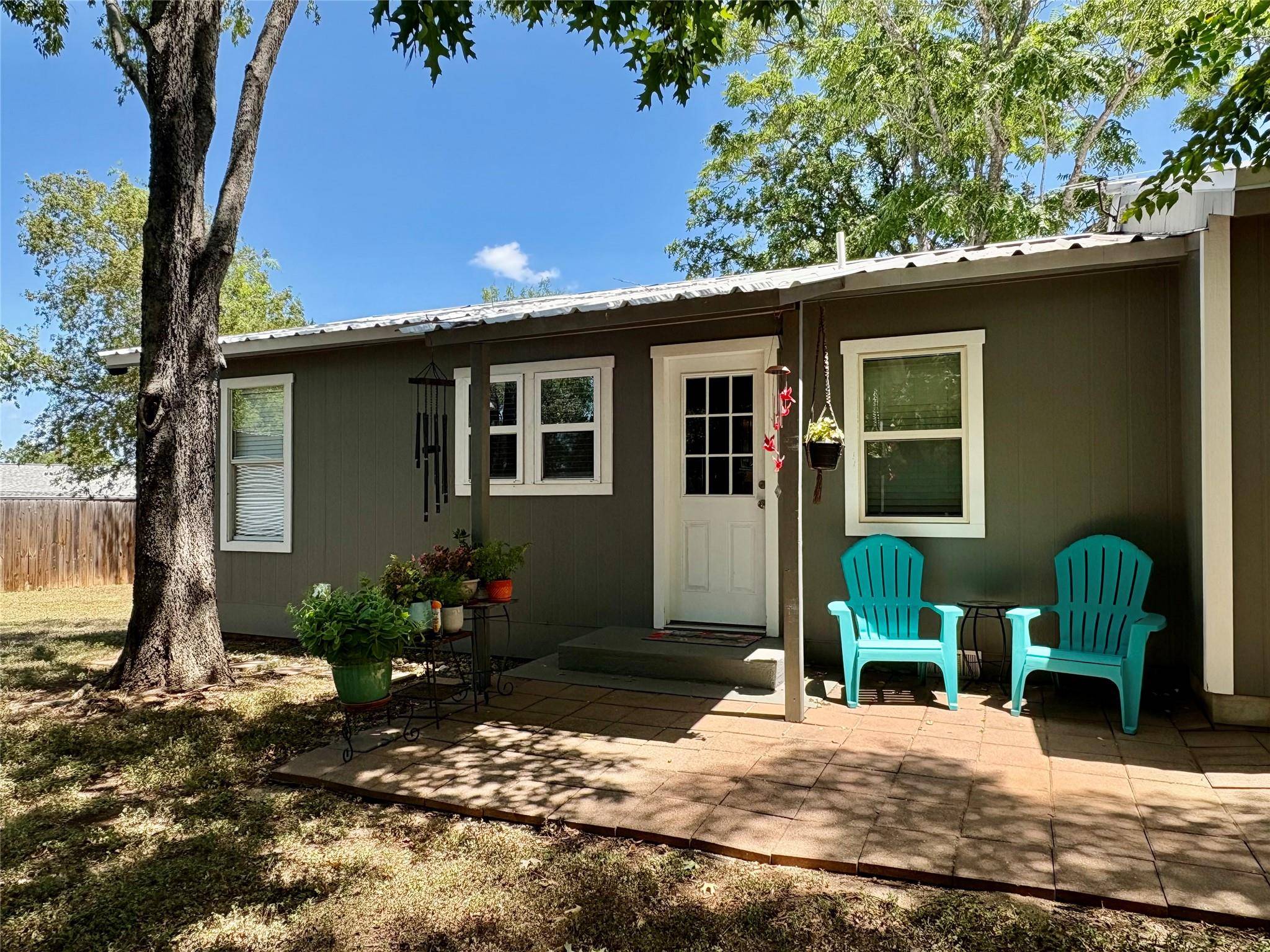 503 E Bluebonnet LN, Johnson City, TX 78636