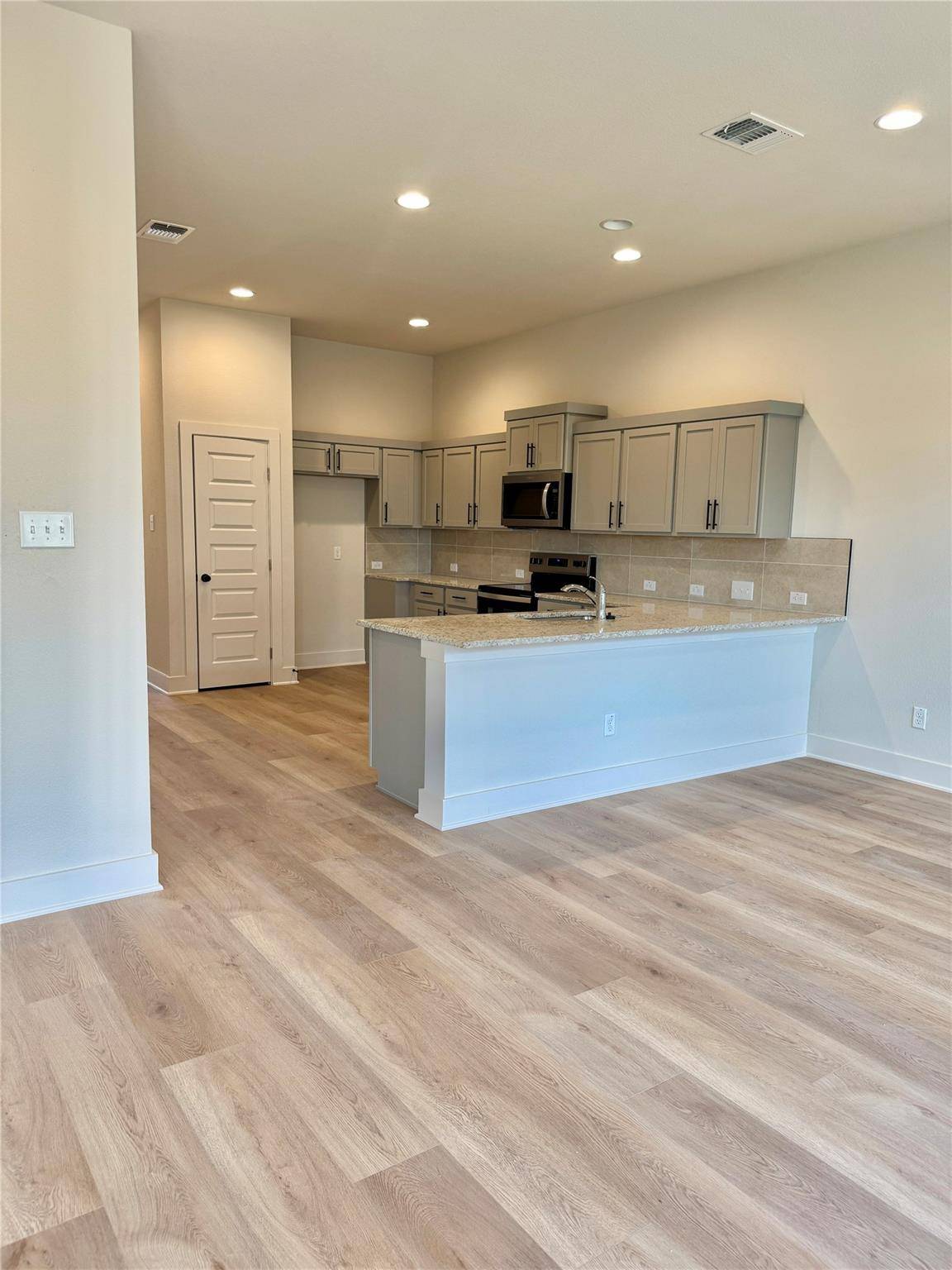 105 Zayd CT #A, Jarrell, TX 76537