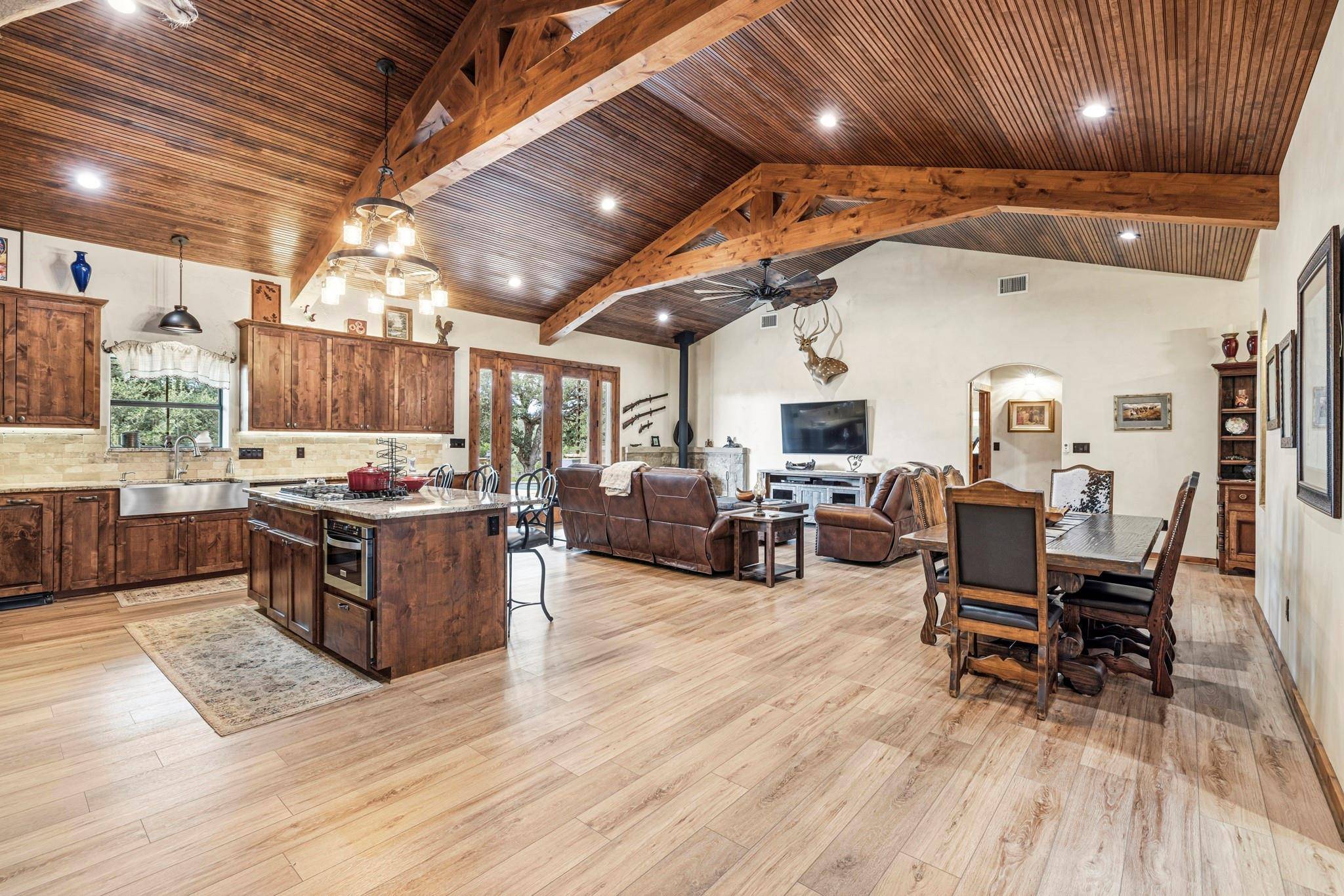 3724 Ranch Road 3347, Round Mountain, TX 78663