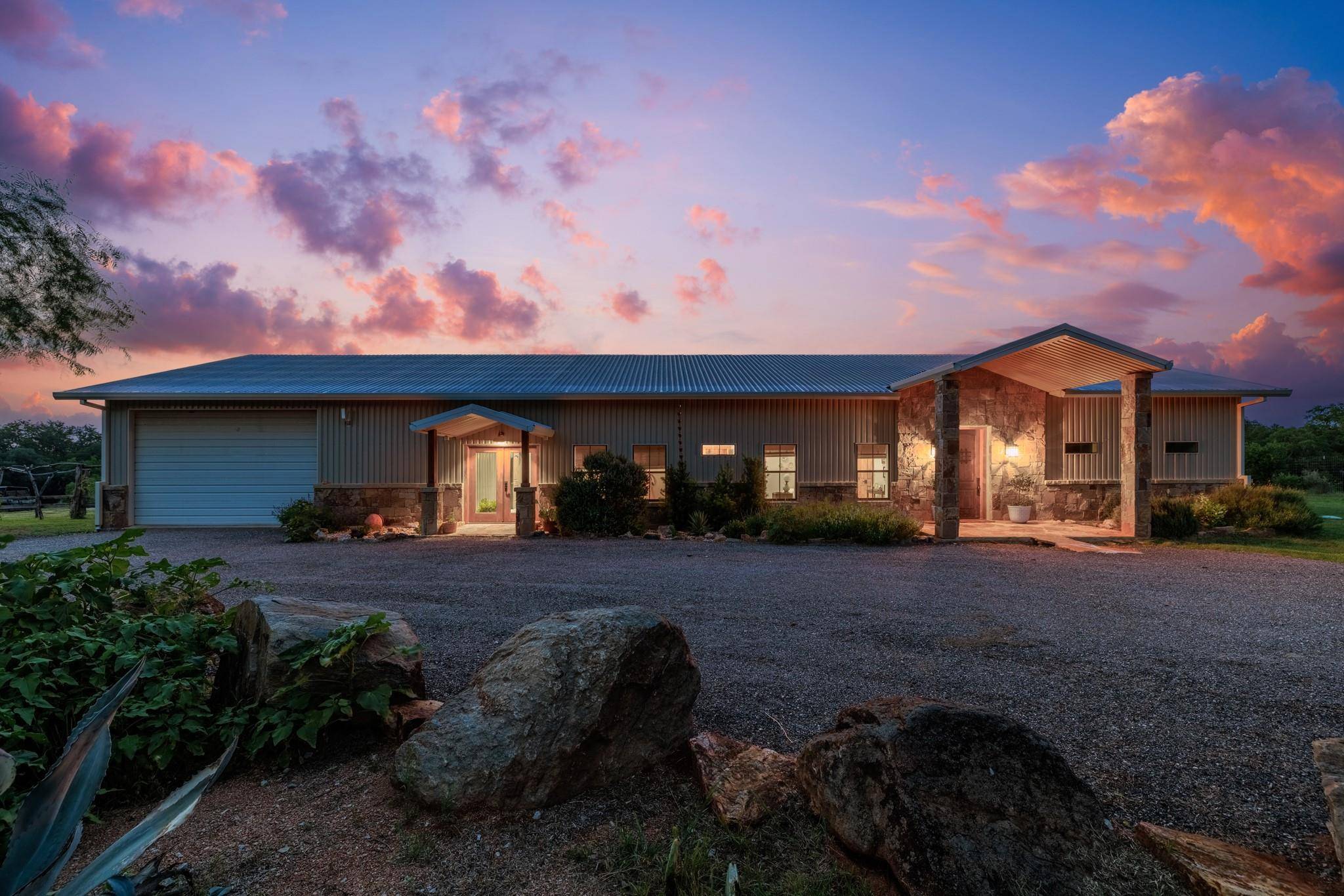 3724 Ranch Road 3347, Round Mountain, TX 78663