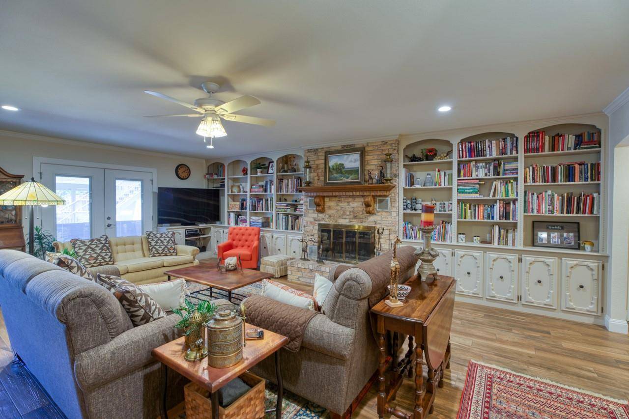 213 Lakeview, Sunrise Beach, TX 78643