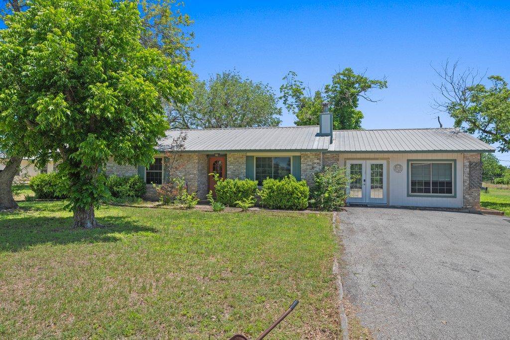 1961 Bolton RD, Marion, TX 78124