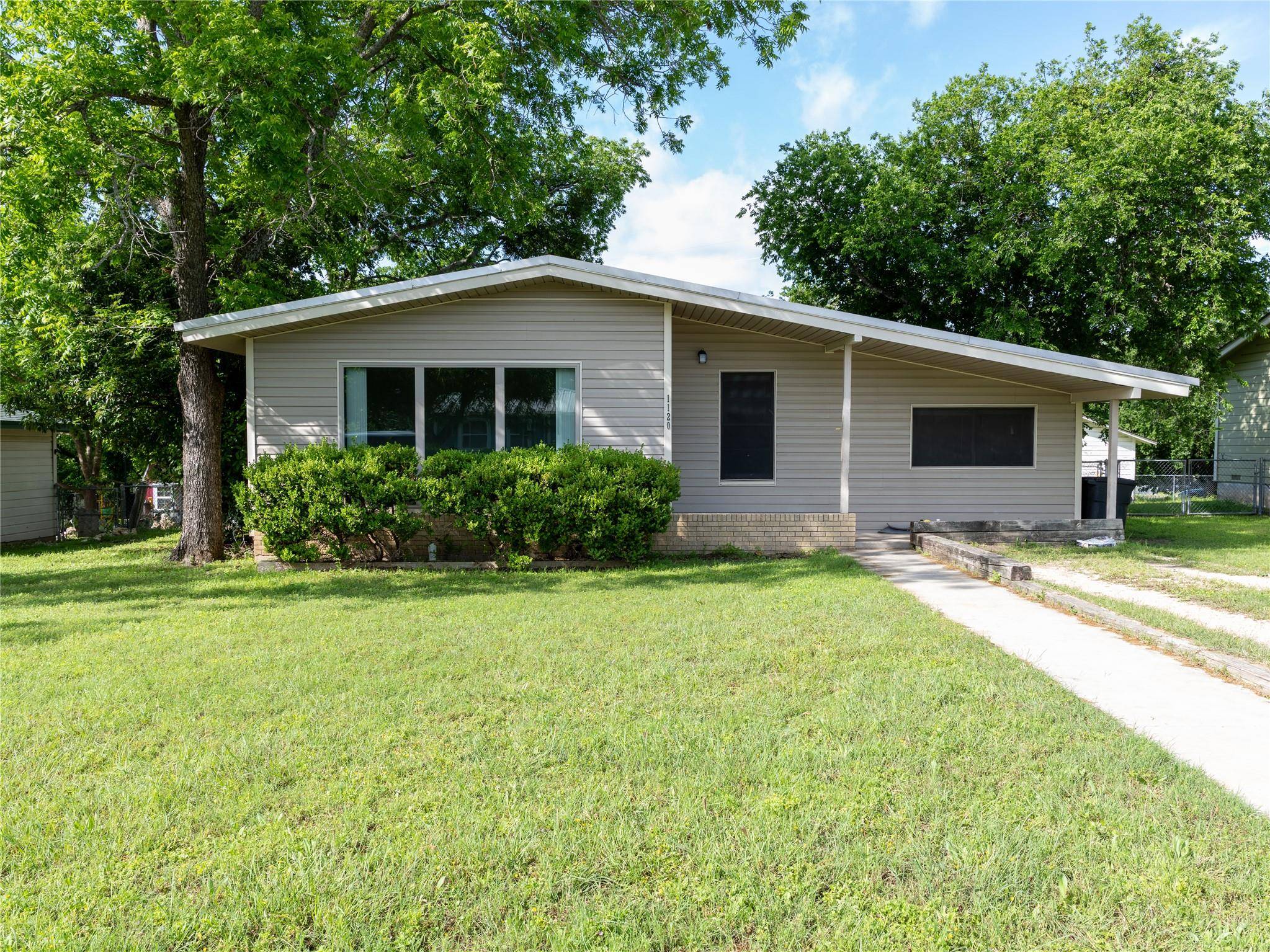 1120 Nix RD, Lampasas, TX 76550