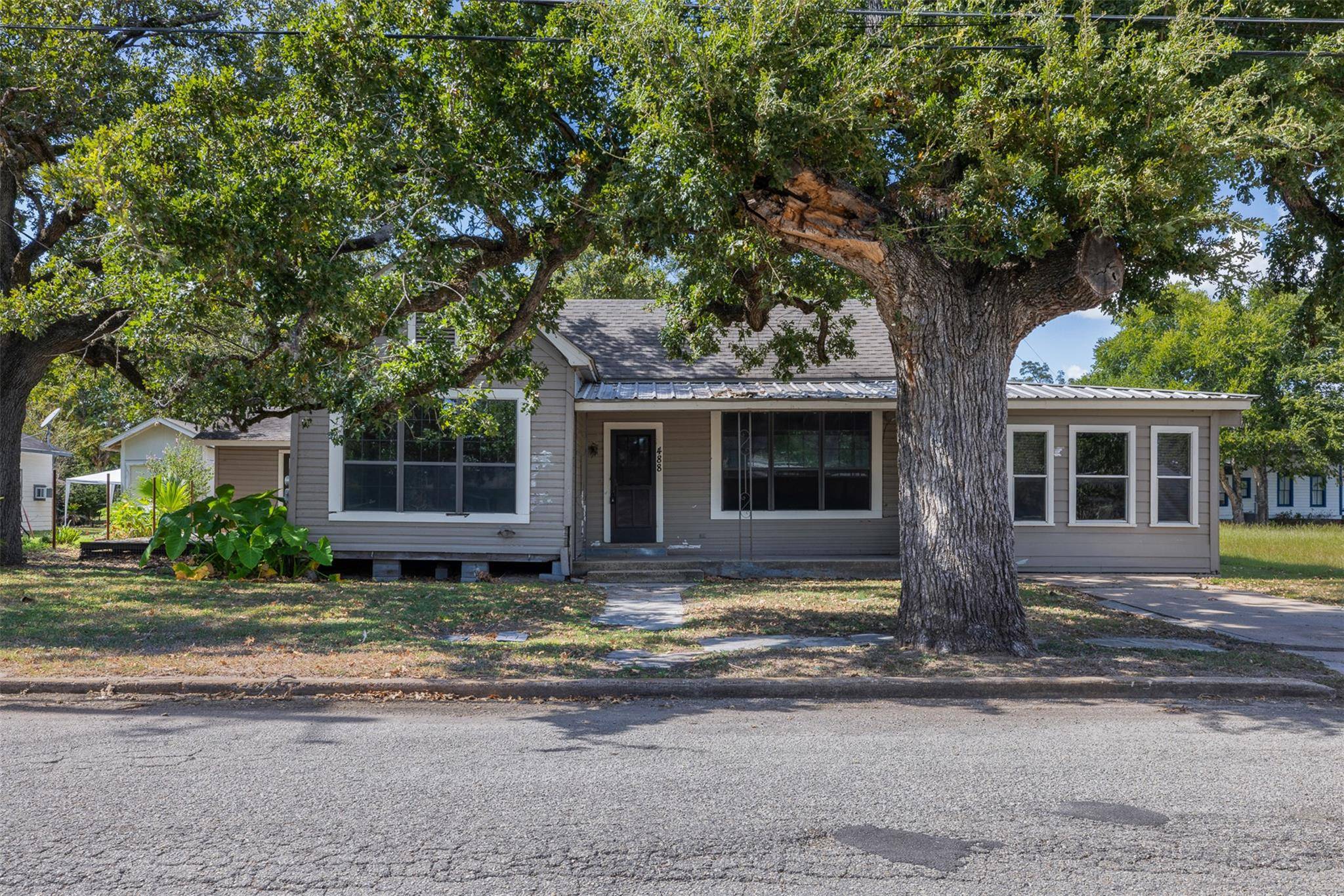 488 Seventh St, Somerville, TX 77879
