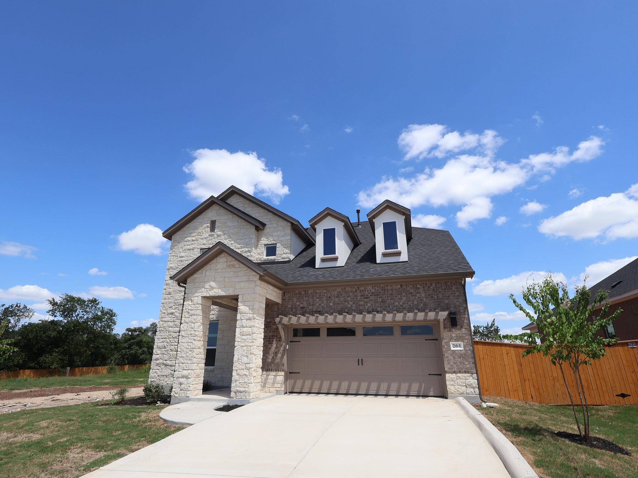 261 Callahan LOOP, Buda, TX 78610